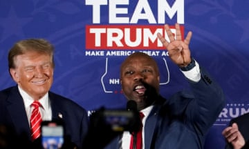 Former U.S. President and Republican presidential candidate Donald Trump holds a rally in advance of the New Hampshire primary election in Laconia<br>U.S. Senator Tim Scott (R-SC) speaks as Republican presidential candidate and former U.S. President Donald Trump reacts at a rally in advance of the New Hampshire primary election in Laconia, New Hampshire, U.S. January 22, 2024. REUTERS/Elizabeth Frantz