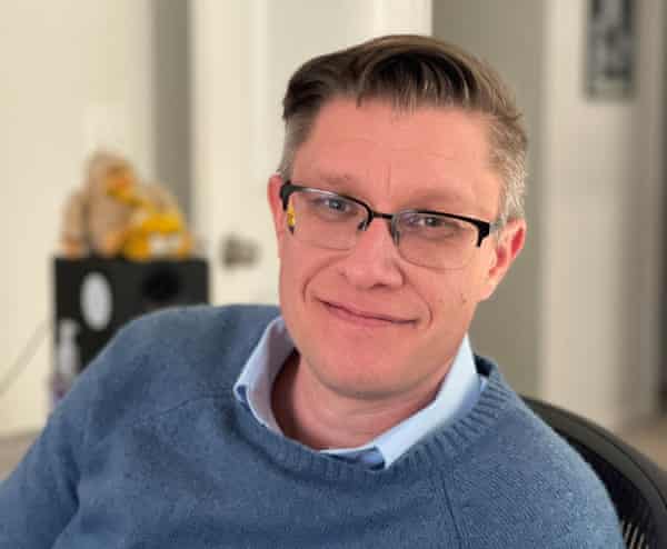 Nghệ sĩ Mike Winkelmann, còn được gọi là Beeple, gọi nó là 'sự khởi đầu của chương tiếp theo trong lịch sử nghệ thuật'.