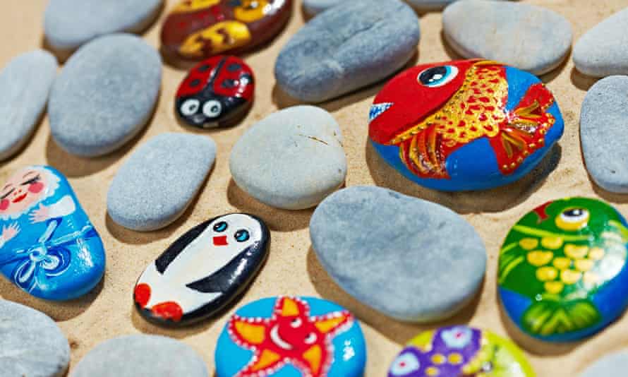 A UK-based pebble-painting group has amassed more than 64,000 members on Facebook.