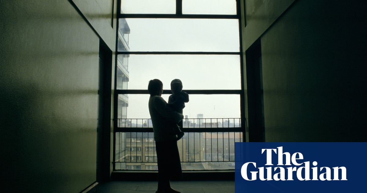 Hunt’s jobs drive will push mothers on benefits to work 30-hour week