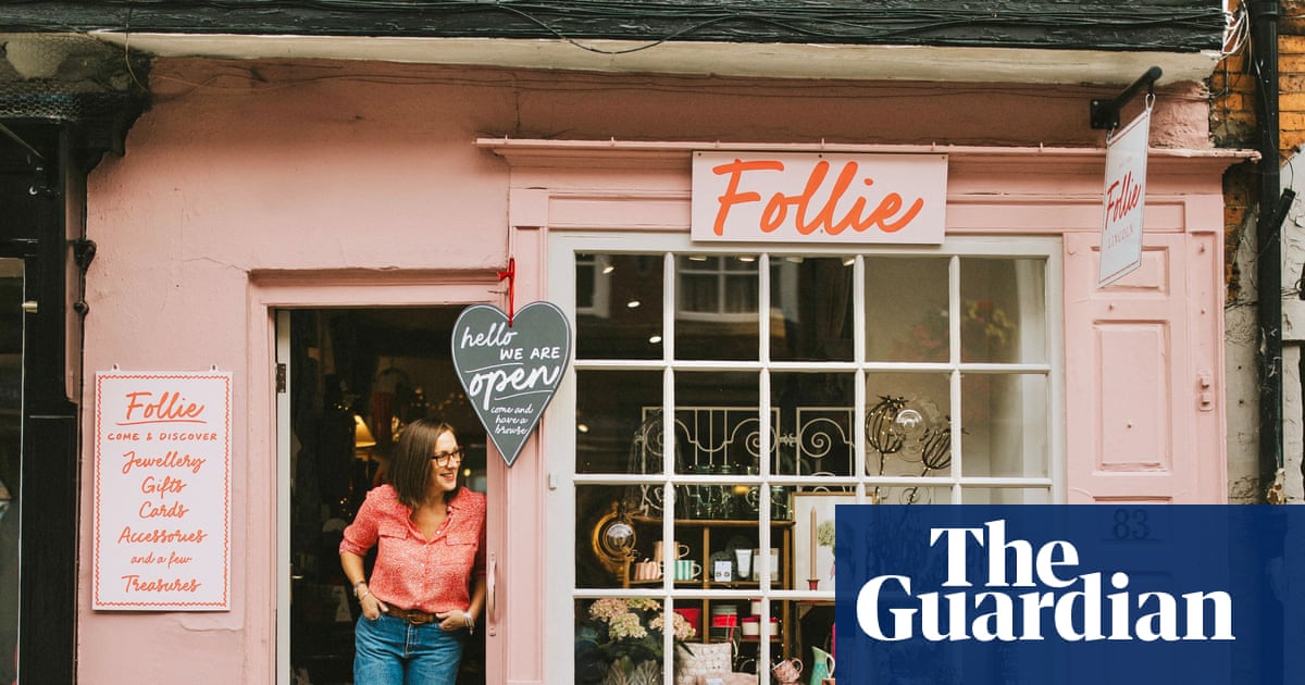 ‘It just went insane’: why the Christmas garland is making a comeback