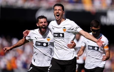 Guido Rodriguez of Valencia celebrates scoring against Celta