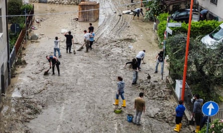 Almeno nove morti e 20mila senzatetto nelle peggiori alluvioni degli ultimi 100 anni in Italia  Italia