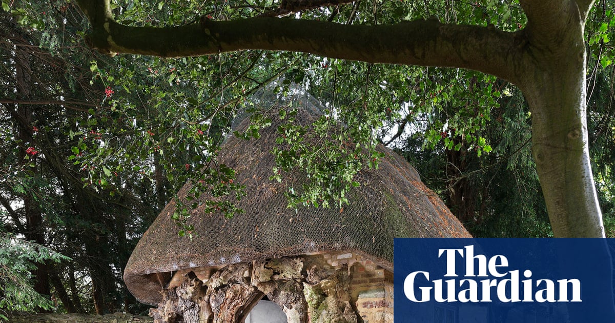 Garden shed of vaccine pioneer Edward Jenner added to heritage at risk register