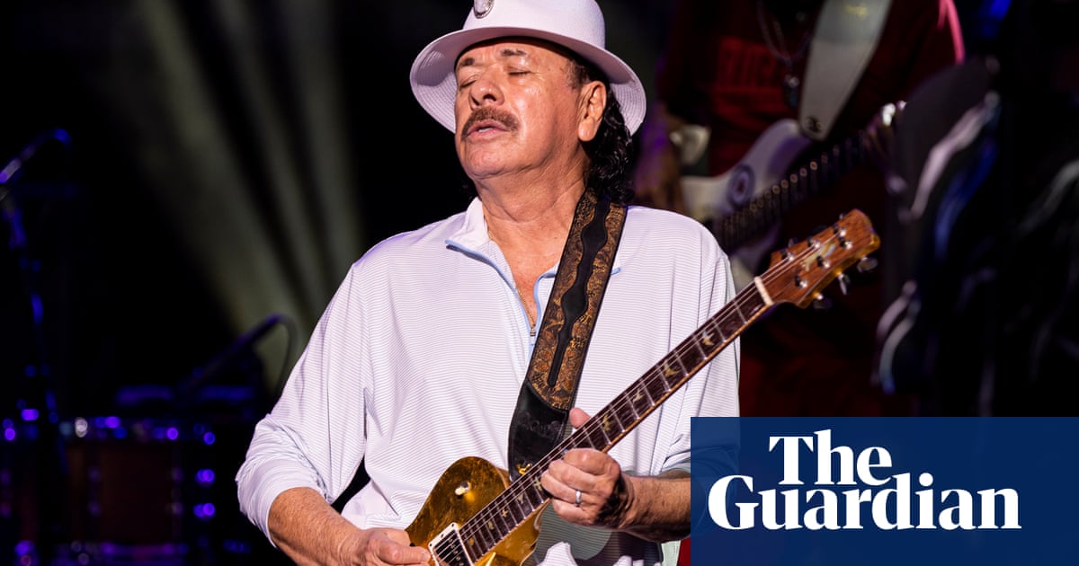 Carlos Santana recovers after onstage collapse in Detroit
