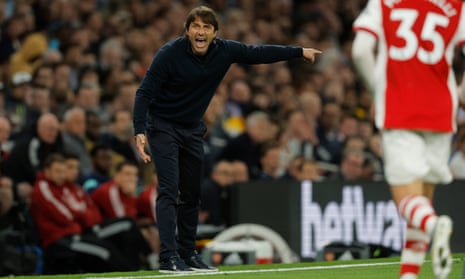 Antonio Conte instructs his Spurs players during the north London derby against Arsenal.
