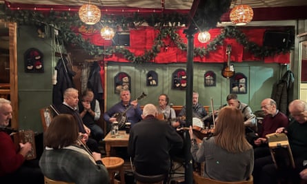 A Fiddlers Retreat Irish pub session