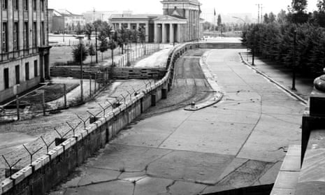The Berlin Wall against the background of Brandenburg Gate in 1962.