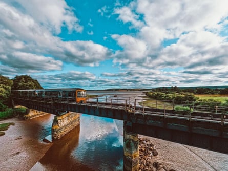 A Great Western Railway train travelling across the River Clyst viaduct at Topsham.
