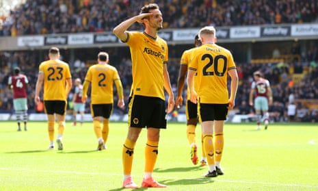 Pablo Sarabia of Wolverhampton Wanderers celebrates scoring his team's first goal from a penalty kick during the Premier League match against West Ham United.