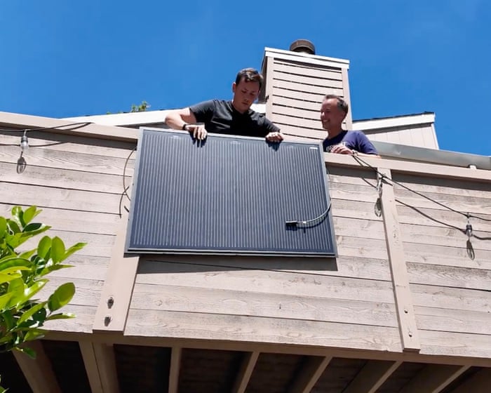 New solar panels in Great Britain at 15-year high as fossil fuel costs soar — image supplied by The Guardian UK's feed