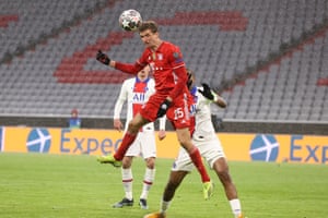 Thomas Muller glances in the equalizer for Bayern Munich.