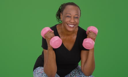 O exercício de resistência pode ajudar a preservar a massa muscular.