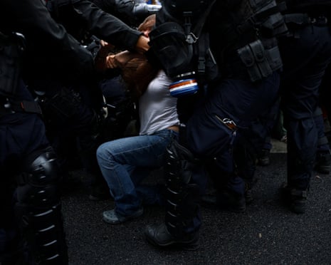 Ο υπουργός αρνείται την αστυνομική βία, καθώς οι φοιτητικές διαδηλώσεις συνεχίζονται σε όλη τη Γαλλία – Ευρώπη ζωντανά