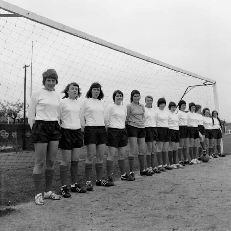 Southampton Ladies in 1971, captain Lesley Lloyd is third right.