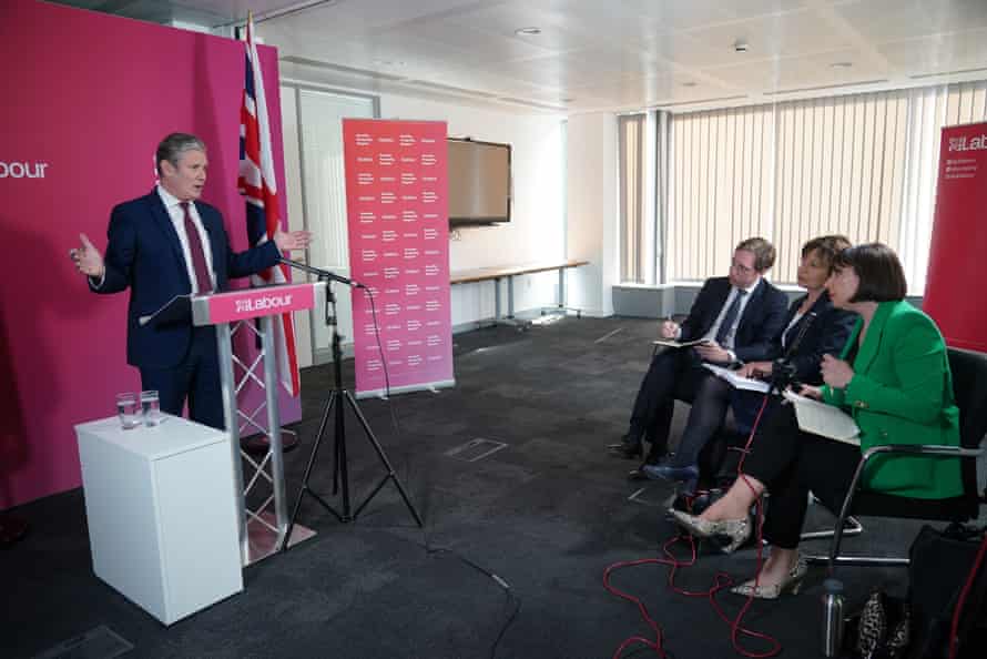 Sir Keir Starmer making his statement with an audience of three TV journalists: (left to right) Ben Wright, Libby Wiener and Beth Rigby.