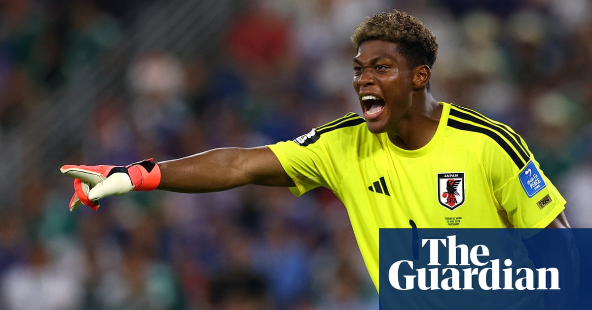 Transfer roundup: Aston Villa close on Japan keeper Zion Suzuki as Emiliano Martínez nears exit