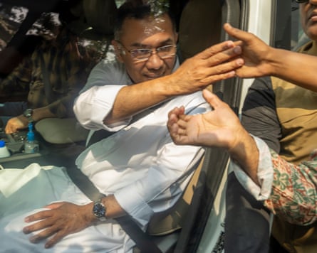Tarique Rahman festeggia Vittoria elettorale del BNP con i sostenitori