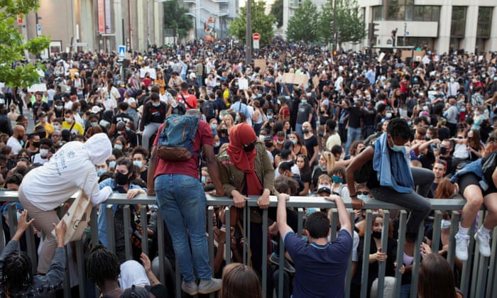 Seattle Police Use Teargas To Disperse Peaceful Protesters As It Happened Us News The Guardian