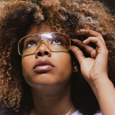 American singer and songwriter Kelis, 30 August 2001.