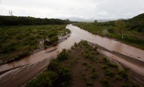 Sonora River polluted with sulfuric acid from copper mine leak in Mexico