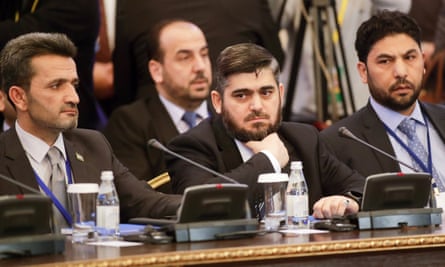 Mohammed Alloush (centre), the head of Syrian opposition delegation.
