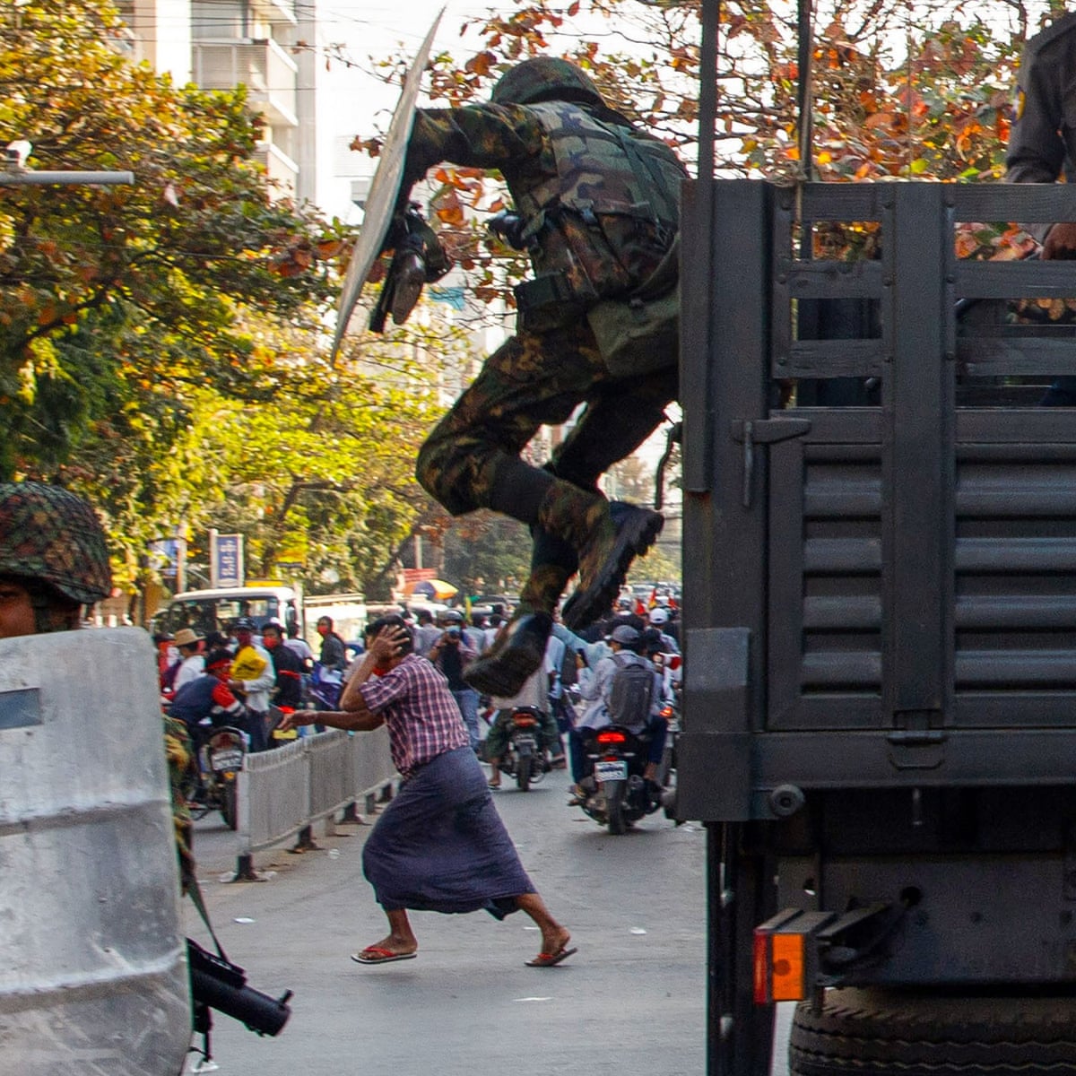 Myanmar Troops And Police Forcefully Disperse Marchers In Mandalay Myanmar The Guardian Myanmar Troops And Police Forcefully Disperse Marchers In Mandalay Myanmar The Guardian