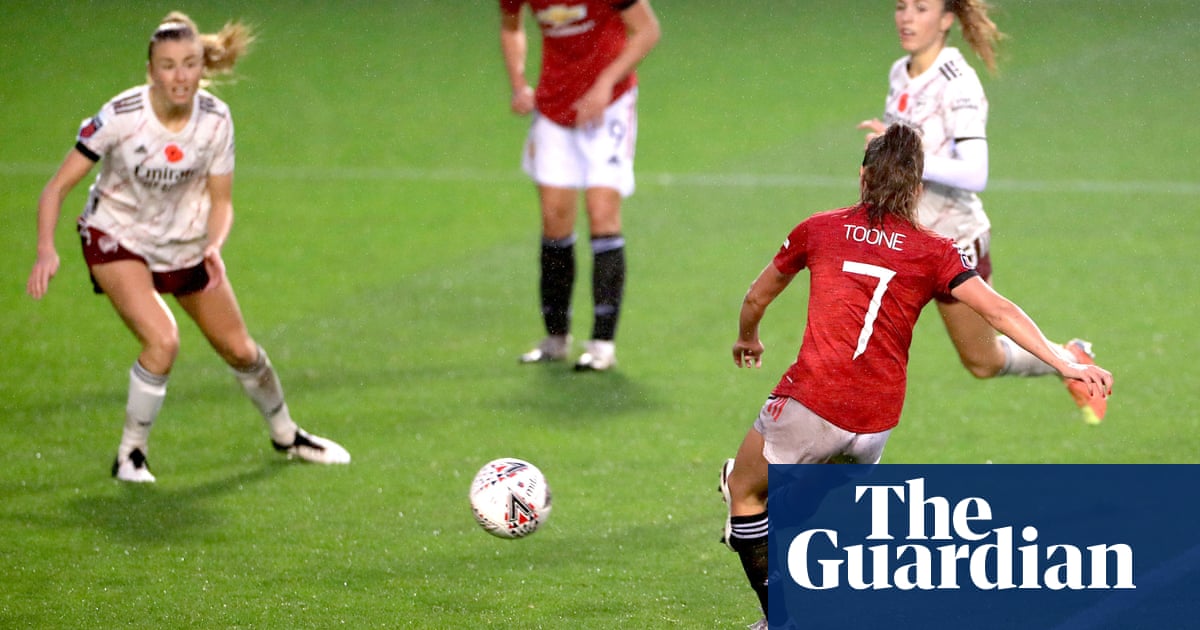 Ella Toone sinks Arsenal and sends Manchester United top of WSL