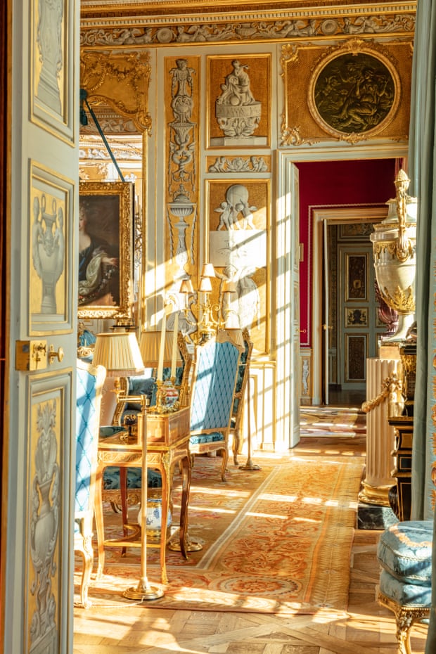 L'intérieur somptueux de l'hôtel Lambert, réalisé par l'architecte d'intérieur Alberto Pinto, qui a repris dans de nombreuses pièces le style somptueux envisagé et conçu à l'origine par Renzo Mongiardino.