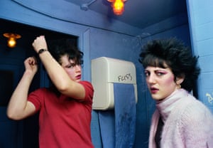 Shelley Spencer (left) and Di Sage in the toilets at the White Swan, Crystal Palace, in November 1980.