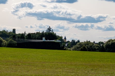 A gliders lands at the Women’s World Championship