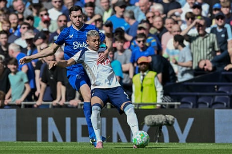 Richarlison of Tottenham Hotspur and Vitaliy Mykolenko of Everton battle for the ball
