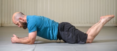 Joel Snape doing a knee plank