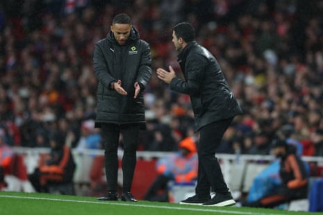 Arsenal manager Mikel Arteta gestures with a game official on the touchline