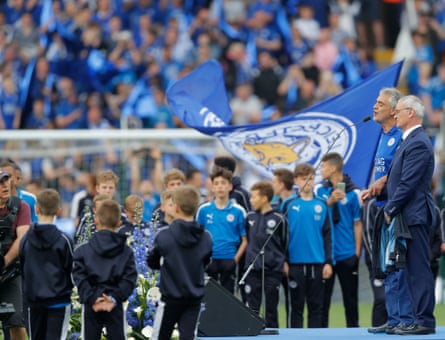Andrea Bocelli performs next to Claudio Ranieri before kick-off against Everton in May 2016.