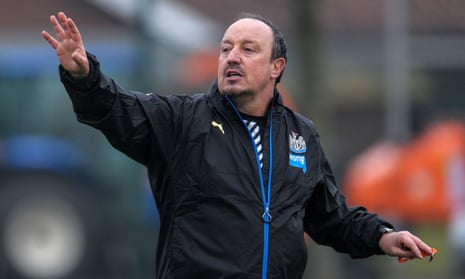 Rafael Benítez took his first training session as Newcastle United manager on Friday after the Spaniard succeeded Steve McClaren.
