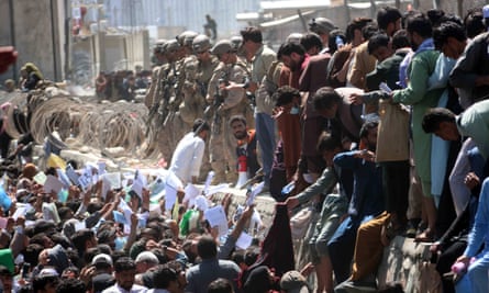 Afghans struggle to reach foreign forces at the airport before the blasts on Thursday
