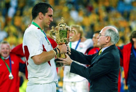 Australian prime minister John Howard presents Martin Johnson witth the Webb Ellis Cup in Sydney