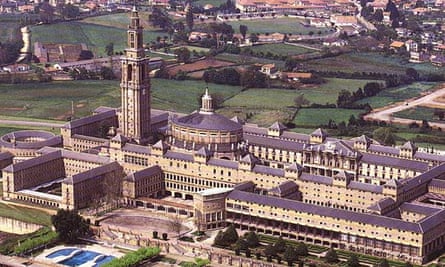 Moya’s Gijón University building.