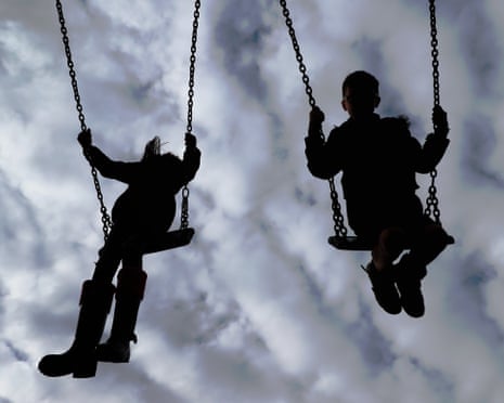 Demonstranten vor dem Regierungsgebäude