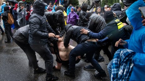 Georgia: clashes break out between police and protesters over 'foreign agents' bill – video