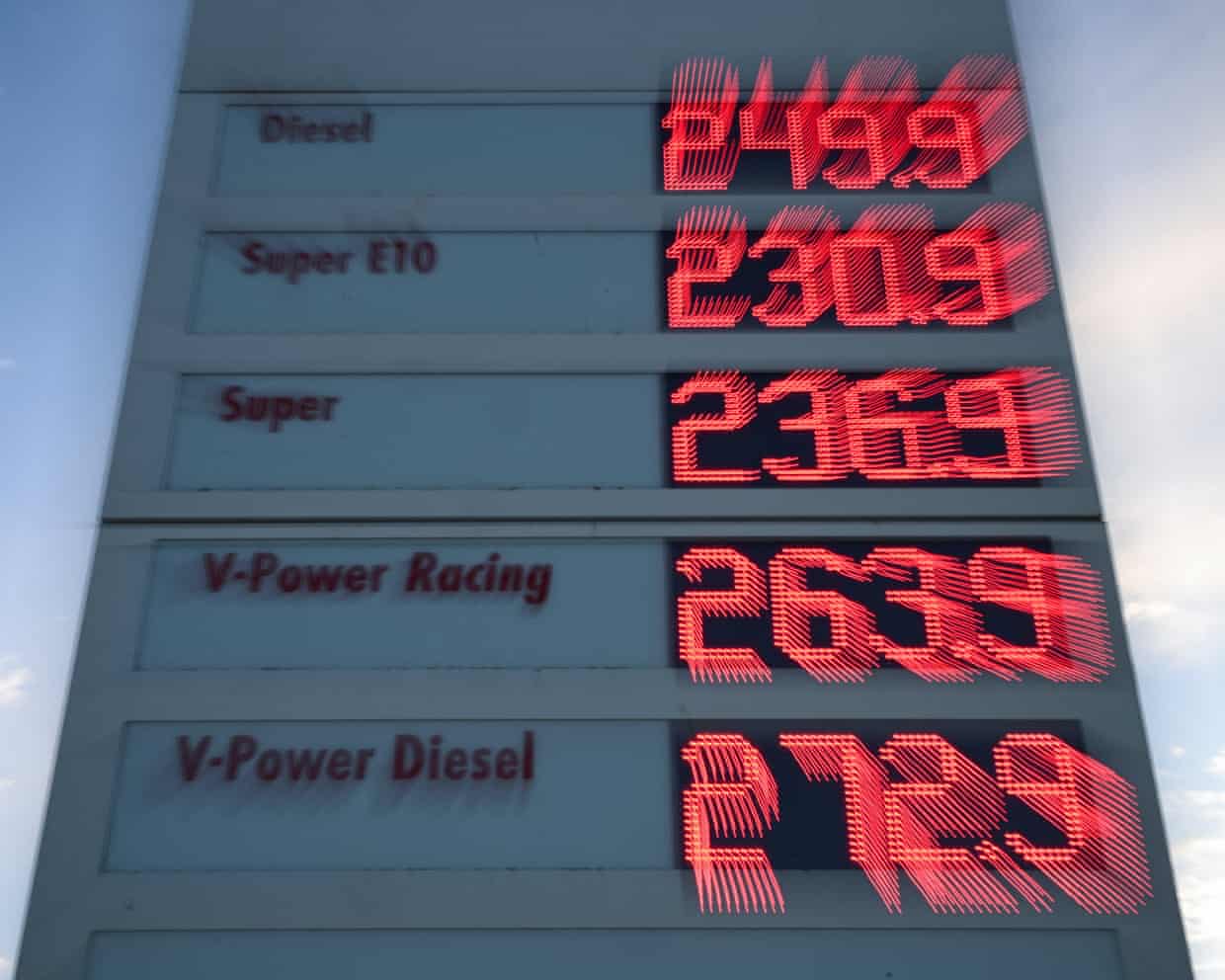 EU Commission stays cautious