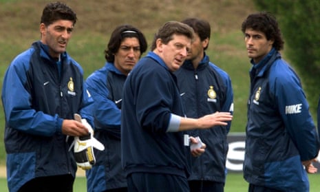 Internazionale coach Roy Hodgson speaks with goalkeeper Gianluca Pagliuca (left) and his teammates. ‘Generally Roy loved to compliment players.’