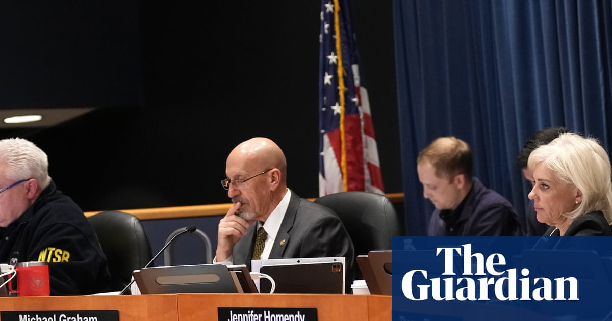 Investigators say deadly midair collision near Washington DC followed years of ignored traffic warnings