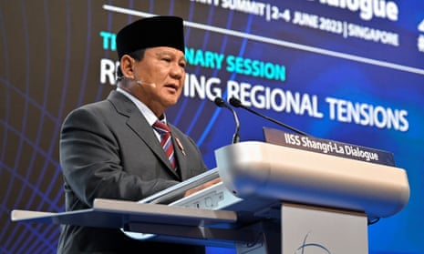 وزیر دفاع اندونزی پرابوو سوبیانتو در جلسه عمومی بیستمین گفتگوی شانگری-لا IISS در سنگاپور در 3 ژوئن 2023 سخنرانی می کند.