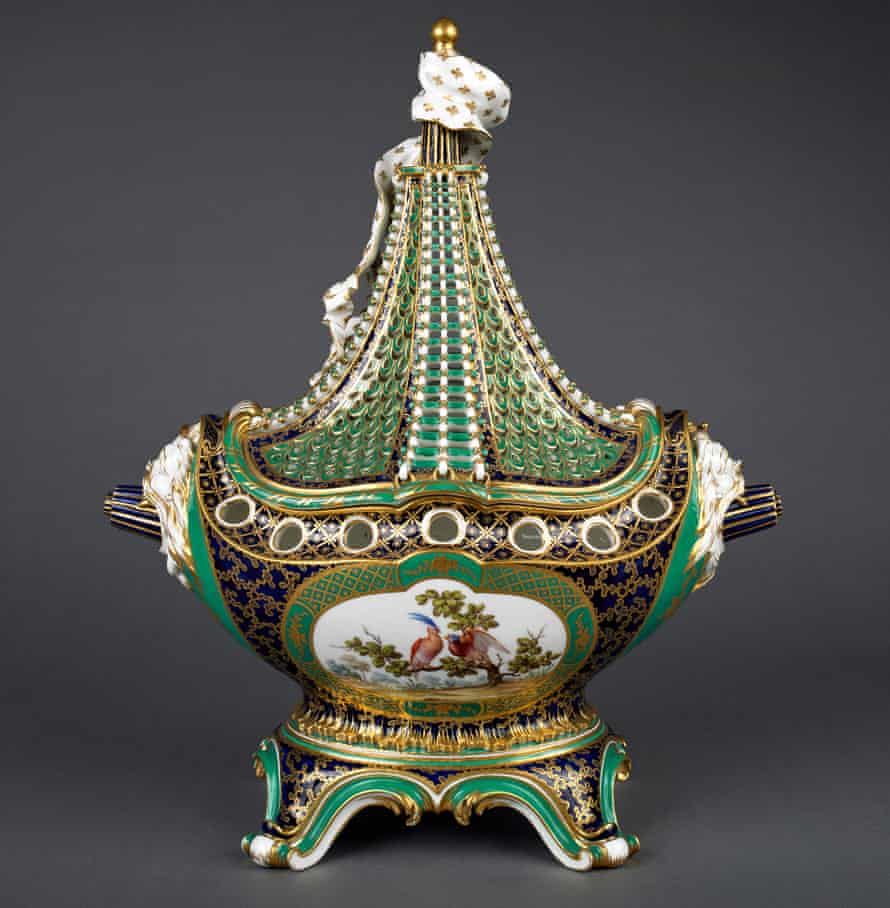An 18th-century pot-pourri vase.