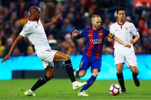 Andrés Iniesta orchestrating affairs against Sevilla.