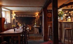 Kings-Head-Bledington-bar