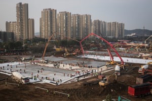 Hundreds of construction workers build the new Huoshenshan hospital in Wuhan