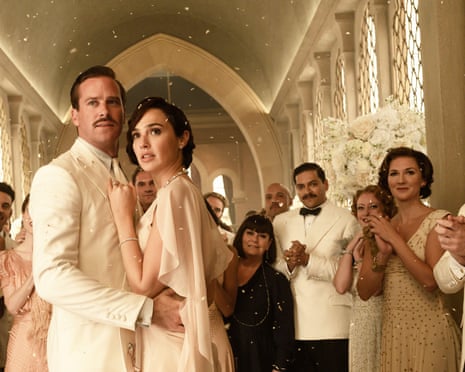 Armie Hammer and Gal Gadot in Death on the Nile.